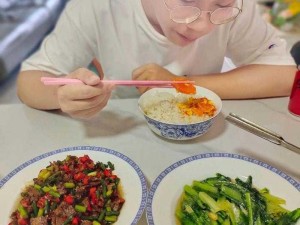 高三孩子的妈妈做饭视频：为孩子准备营养晚餐，助力高考